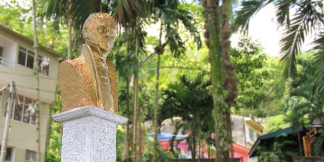 Monumento Antonio Villavicencio – Parque Infantil